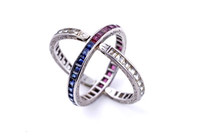 Lot 33 - A sapphire, ruby and white sapphire day-to-night ring