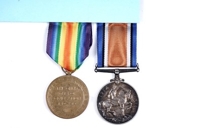 Lot 12 - A pair of First World War general service medals