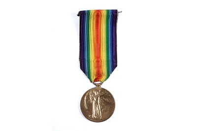Lot 13 - A pair of First World War general service medals