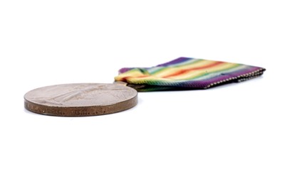 Lot 35 - A pair of First World War general service medals