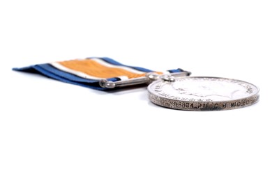 Lot 35 - A pair of First World War general service medals