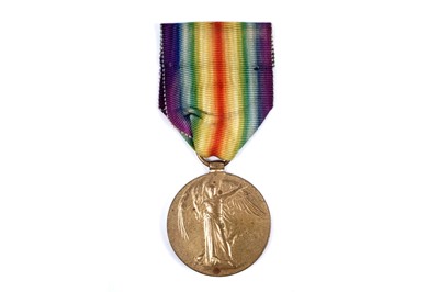 Lot 35 - A pair of First World War general service medals
