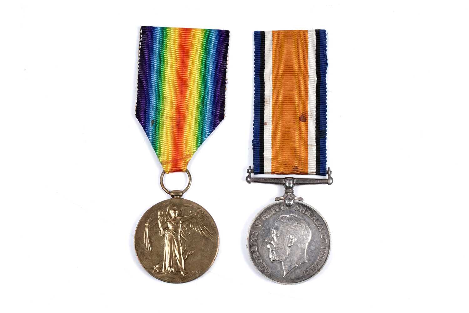 Lot 36 - A pair of First World War general service medals
