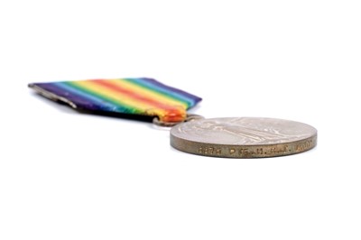 Lot 36 - A pair of First World War general service medals