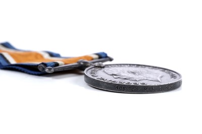 Lot 38 - A pair of First World War general service medals