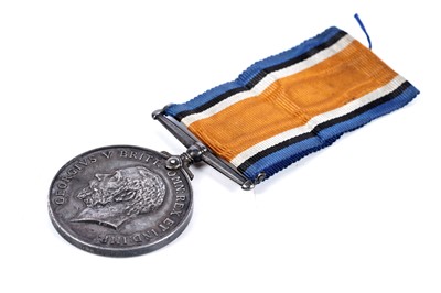 Lot 38 - A pair of First World War general service medals