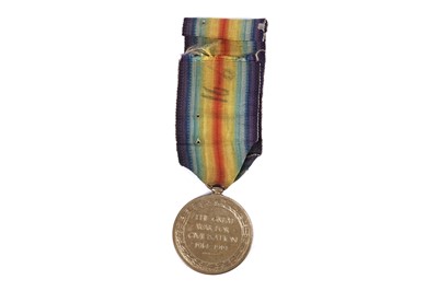 Lot 38 - A pair of First World War general service medals