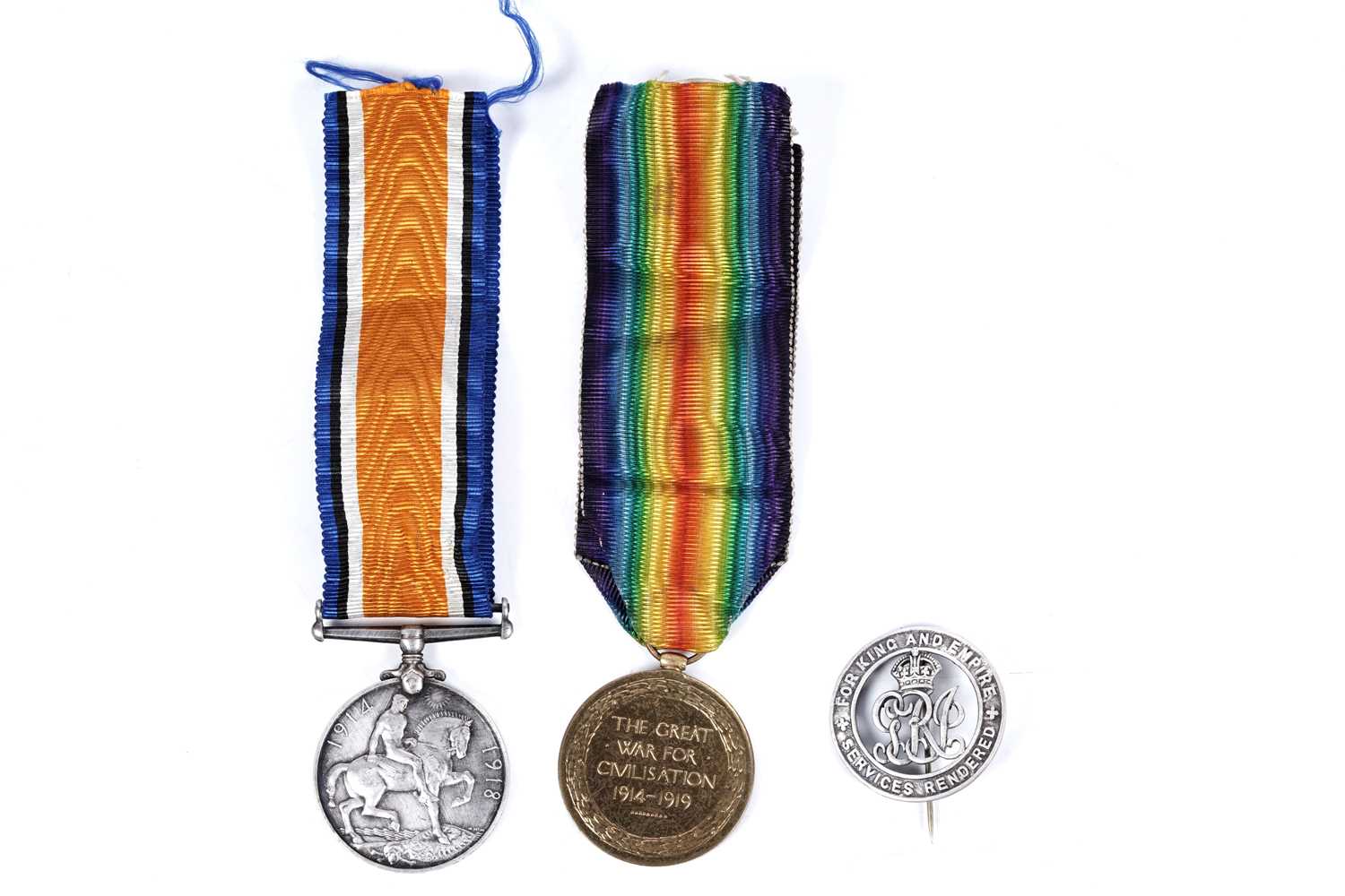 Lot 42 - A pair of First World War general service medals