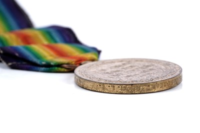 Lot 42 - A pair of First World War general service medals