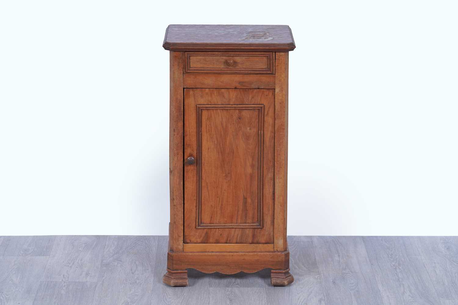 Lot 13 - An early 20th Century continental walnut pot cupboard