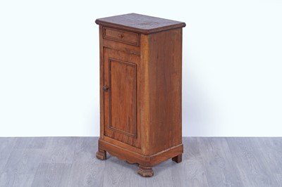 Lot 13 - An early 20th Century continental walnut pot cupboard