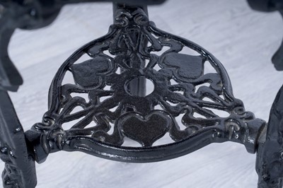 Lot 16 - A cast metal pub table