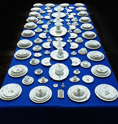 Lot 470 - An extensive Herend 'Rothschild Bird' pattern service