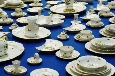 Lot 470 - An extensive Herend 'Rothschild Bird' pattern service