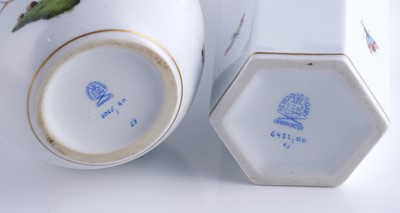 Lot 470 - An extensive Herend 'Rothschild Bird' pattern service