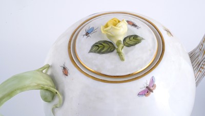 Lot 470 - An extensive Herend 'Rothschild Bird' pattern service