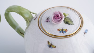 Lot 470 - An extensive Herend 'Rothschild Bird' pattern service