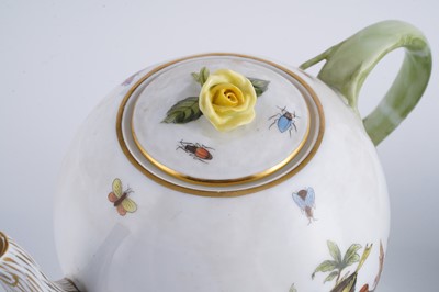 Lot 470 - An extensive Herend 'Rothschild Bird' pattern service