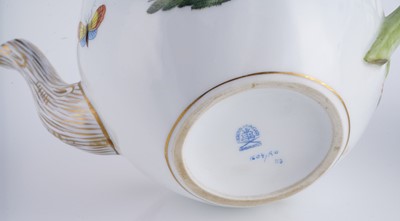 Lot 470 - An extensive Herend 'Rothschild Bird' pattern service