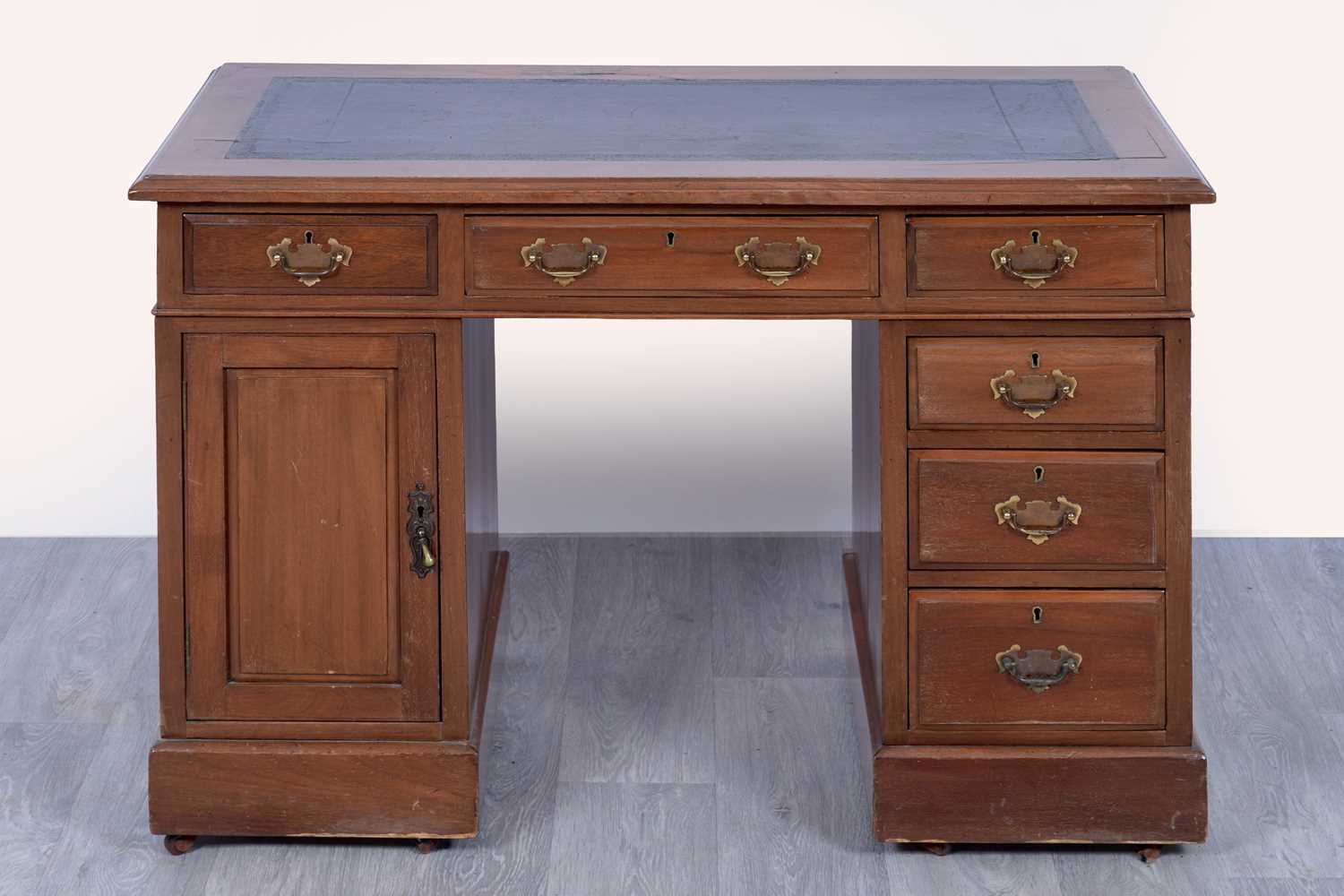 Lot 25 - A Georgian style mahogany pedestal desk