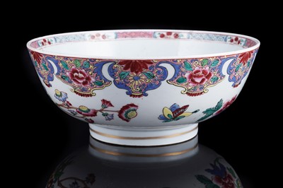 Lot 302 - A Chinese famille rose bowl
