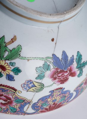 Lot 302 - A Chinese famille rose bowl
