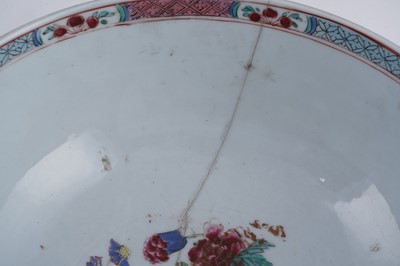 Lot 302 - A Chinese famille rose bowl