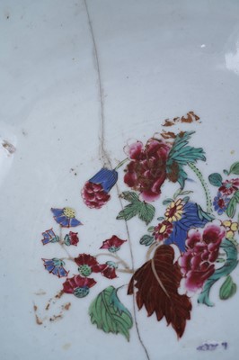 Lot 302 - A Chinese famille rose bowl