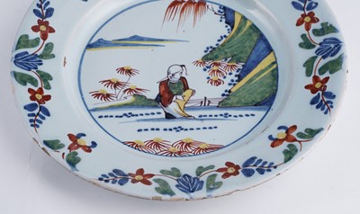 Lot 402 - A pair of Lambeth Delft plates