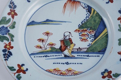 Lot 402 - A pair of Lambeth Delft plates