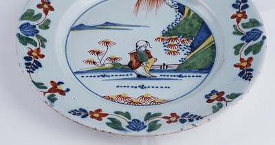 Lot 402 - A pair of Lambeth Delft plates