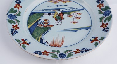 Lot 402 - A pair of Lambeth Delft plates