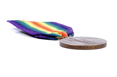 Lot 36 - A pair of First World War general service medals
