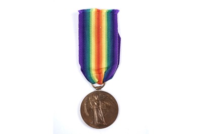 Lot 36 - A pair of First World War general service medals