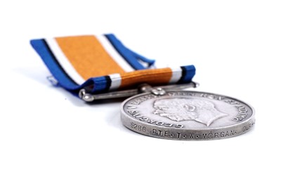 Lot 36 - A pair of First World War general service medals