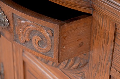 Lot 26 - An Edwardian oak mirror back sideboard