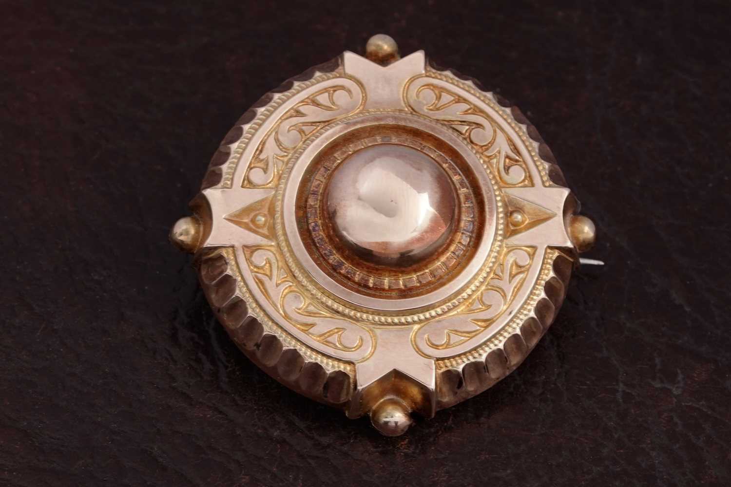 Lot 36 - A Victorian Etruscan revival brooch