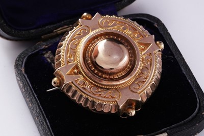Lot 36 - A Victorian Etruscan revival brooch