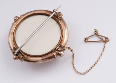 Lot 36 - A Victorian Etruscan revival brooch