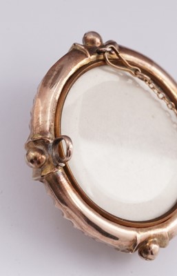 Lot 36 - A Victorian Etruscan revival brooch