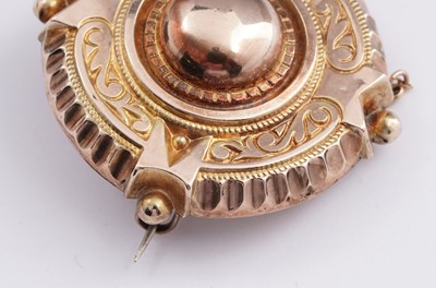 Lot 36 - A Victorian Etruscan revival brooch