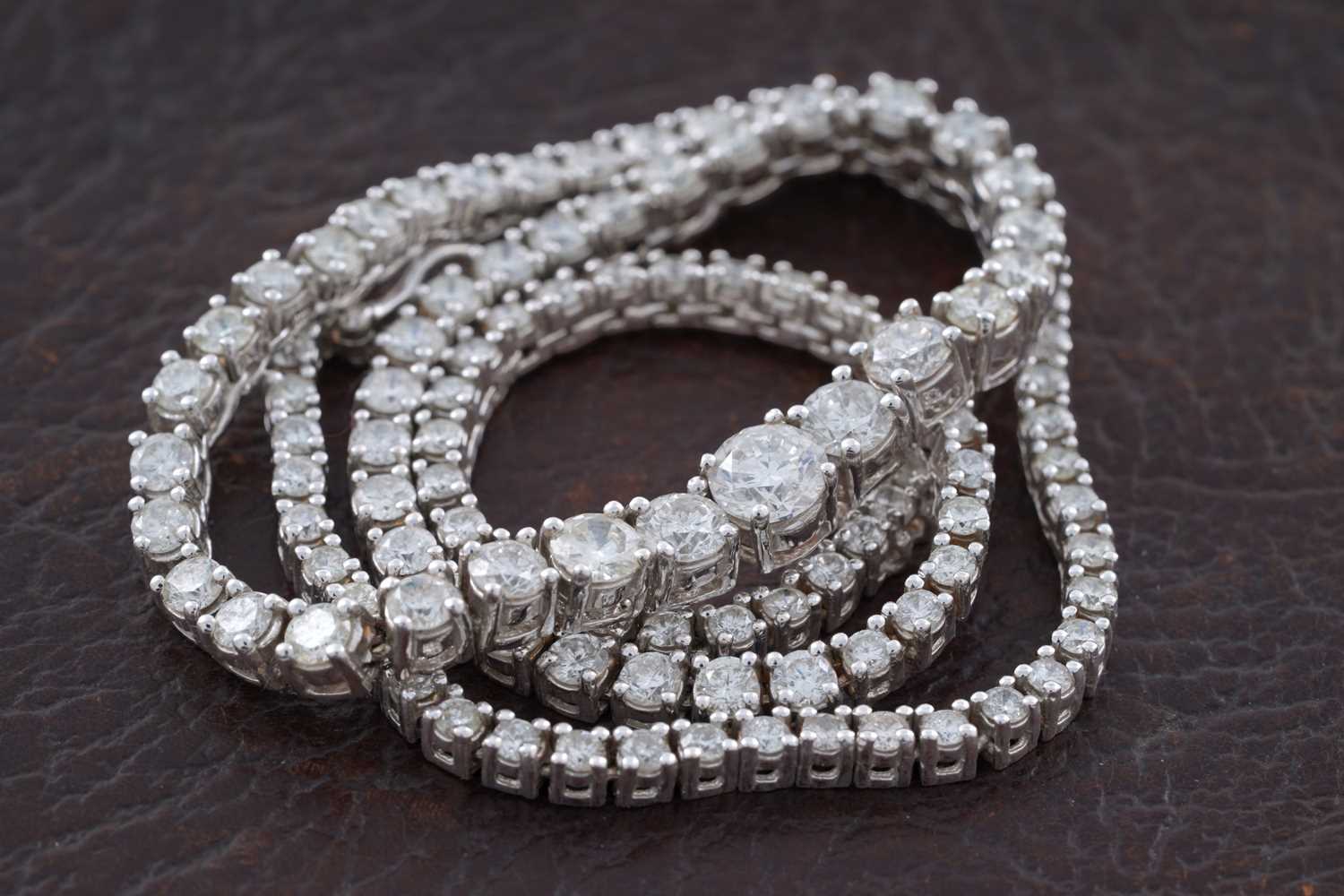 Lot 746 - A diamond tennis necklace