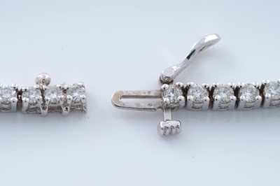Lot 746 - A diamond tennis necklace