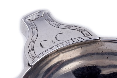 Lot 371 - A rare Scottish provincial silver quaich