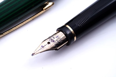 Lot 477 - A Parker fountain pen and ballpoint pen set