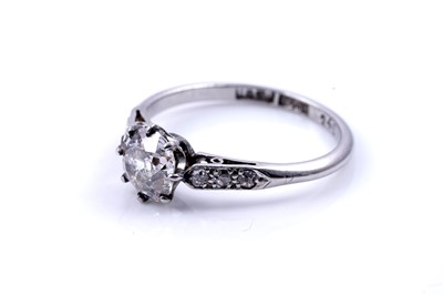 Lot 60 - An early 20th Century Art Deco single stone diamond ring