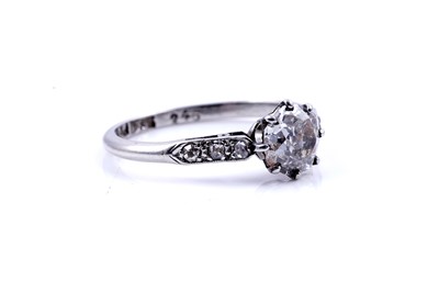 Lot 60 - An early 20th Century Art Deco single stone diamond ring