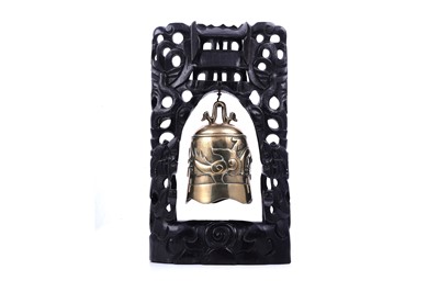 Lot 347 - A Chinese cast bronze dragon bell