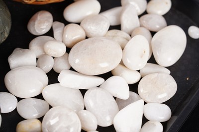 Lot 461 - A selection of gemstones, agate, and other items