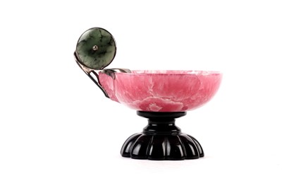 Lot 67 - H Ramirez: rose-quartz, onyx and nephrite cup